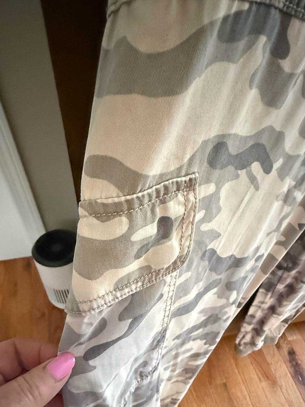 American Eagle Outfitters Women's Camo Jogger Pants - Beige & Gray - Picture 4 of 8